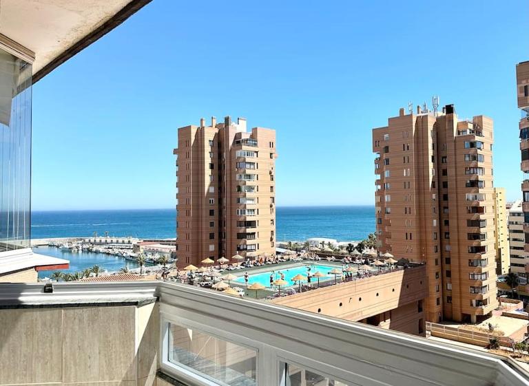 Central Fuengirola Studio Apartment with a Sea View - Chambres d'hôtes Fuengirola