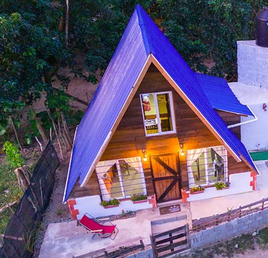 Canada House Queen bed in 2nd floor dbl sofa bed in 1st floor BBQ Private pool, river - B&B Jarabacoa