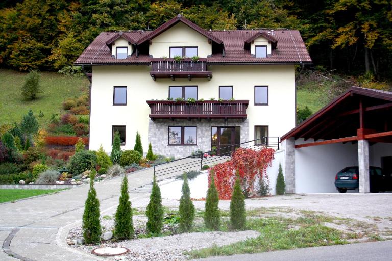 Guest House Vila Pod Lesom - B&B Bystrá