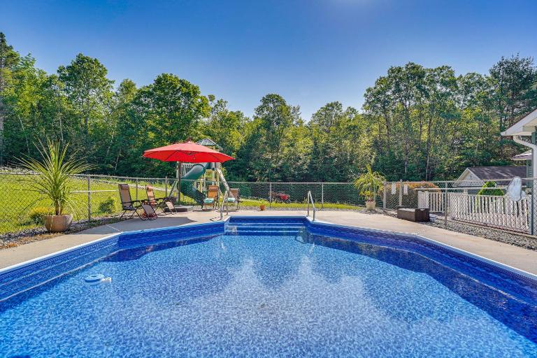 Adirondack Retreat w/ Heated Pool & Scenic Views! - B&B North Creek