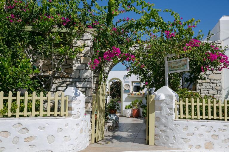 Leonardos Apartments - B&B Naoussa