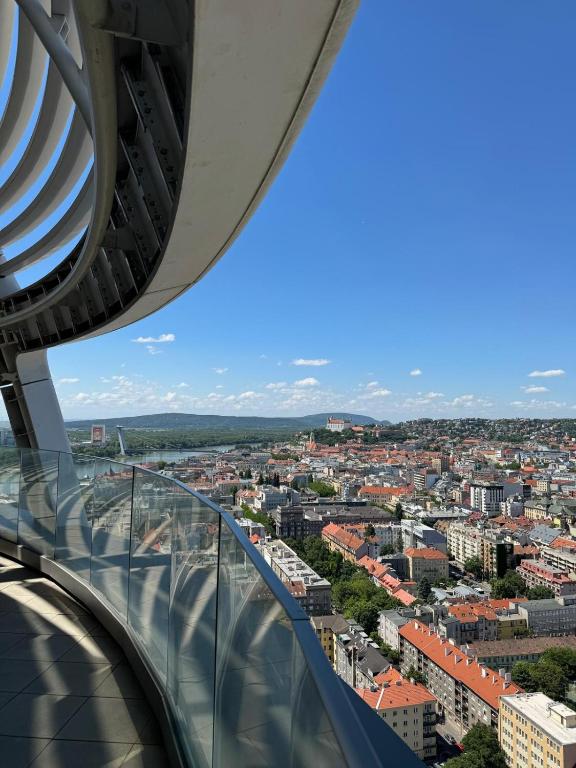 Skypark 1 with free parking - Bed and Breakfast Bratislava