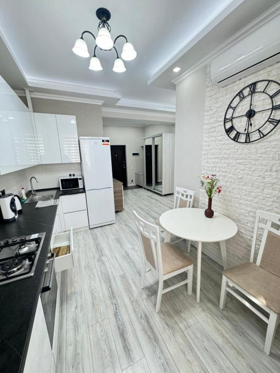 New White and Cozy Apartment in Centre, New Buiding - B&B Chișinău