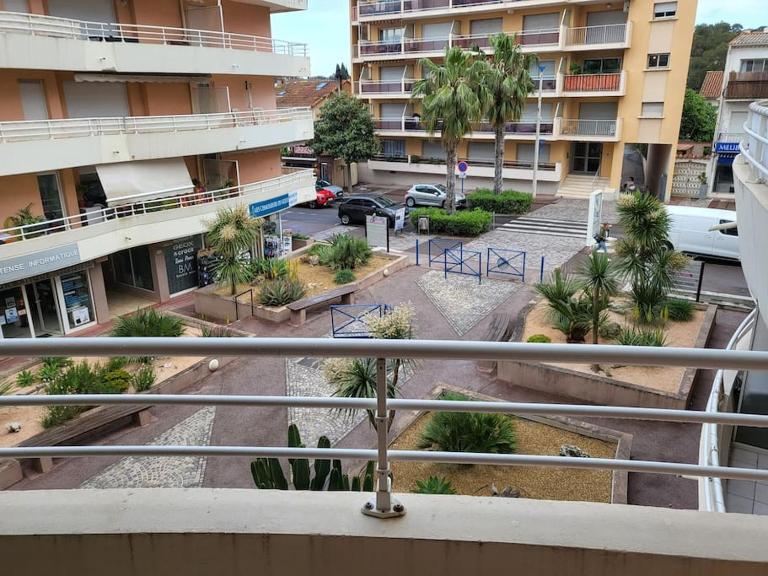 Appartement génial en centre ville avec parking - Bed and Breakfast Cavalaire-sur-Mer