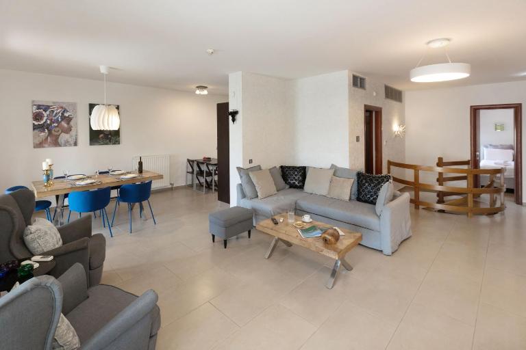 Holiday Maisonette in Varkiza by GHH - B&B Vári