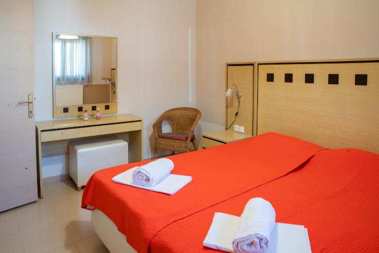 Elena Apartments 2 - Bed and Breakfast Asproválta