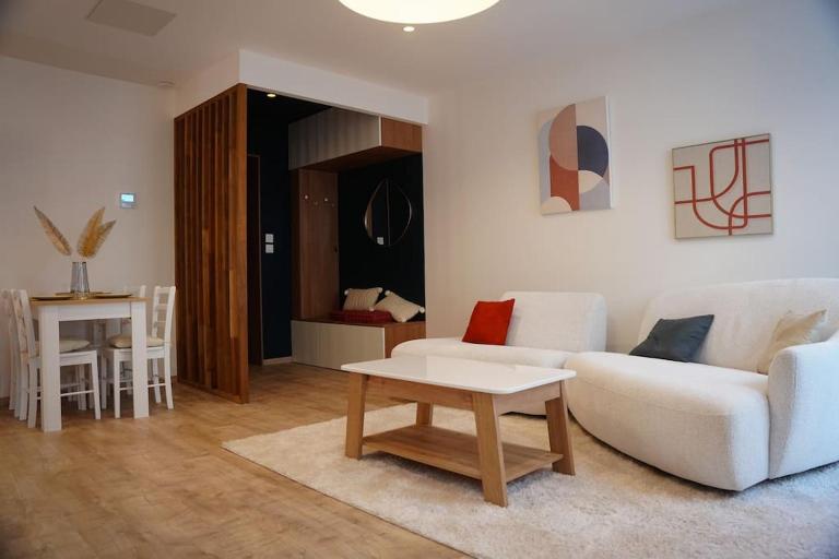 L'Écrin Stéphanois - Appartement Premium avec Climatisation - 2 Chambres - 4 Personnes - Centre-ville - Chambres d'hôtes Saint-Étienne