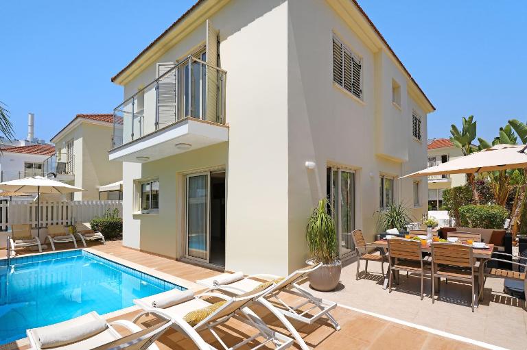 Villa Artemis - 30m from Pernera Beach - Chambres d'hôtes Protaras