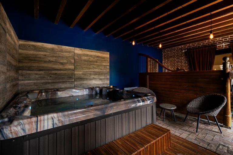 OZ LOVE ROOM JACUZZI privatif - B&B La Croix-Saint-Leufroy