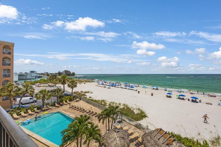 Direct Beachfront 1b 1b Corner - Sandy Shores #305 - Ferienwohnung St. Pete Beach