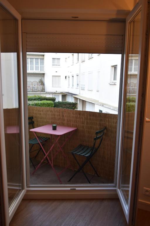 Quiet Tiny Apartment - B&B Versailles
