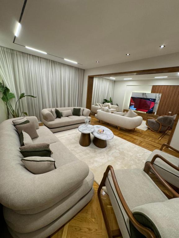 شركة مروج العقارية - B&B Cairo