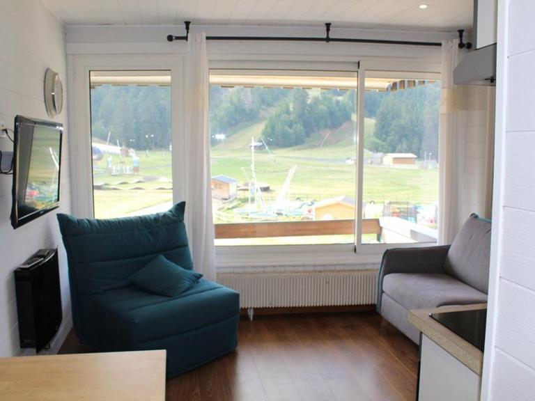 Studio Rénové avec Balcon Sud, Pistes & Commerces à Proximité - FR-1-787-59 - B&B Laveissière