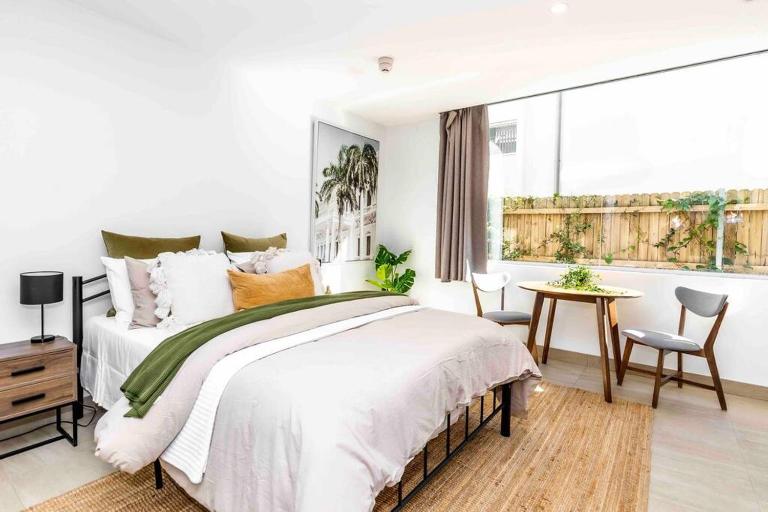 Perfect Stay 2 Min Walk to the Beach Wifi Aircon Netflix - Bed and Breakfast Sydney