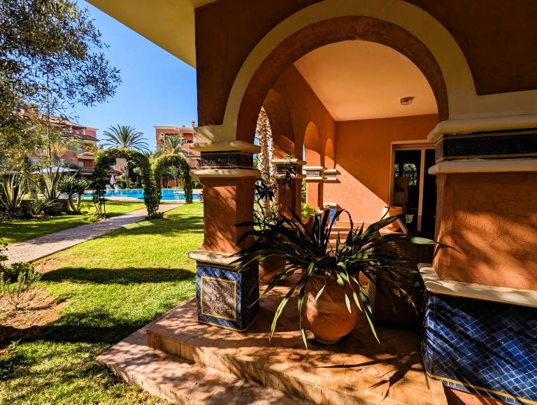 Appartement de plain-pied, piscine et mer - B&B Bouznika