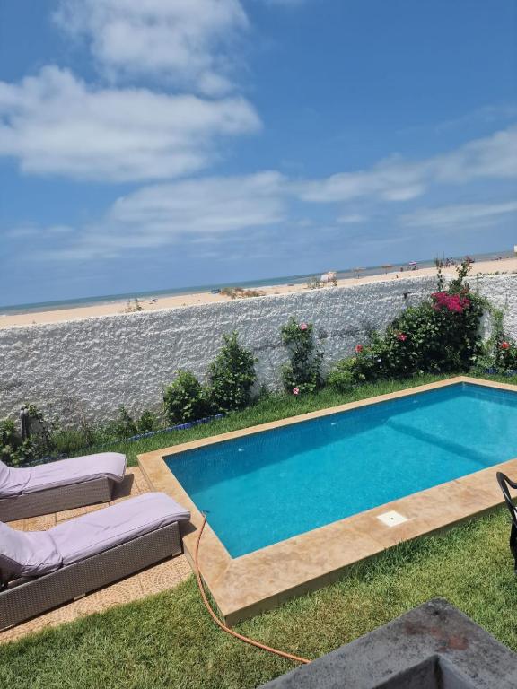 La petite villa avec piscine pieds dans l'eau - B&B Sidi Rahal