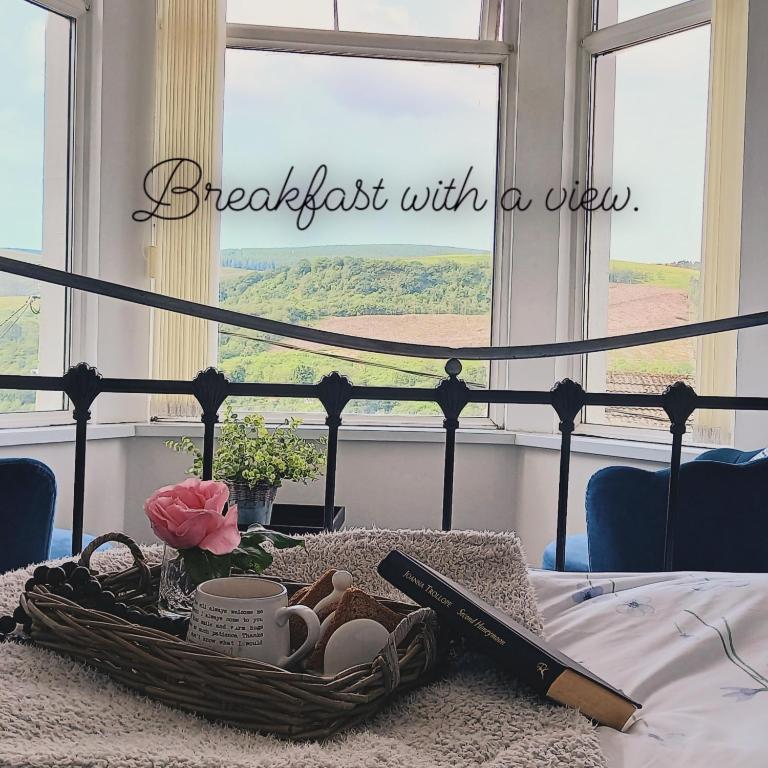 Mabon House near Zip World Tower and Bike Park Wales - B&B Rhondda