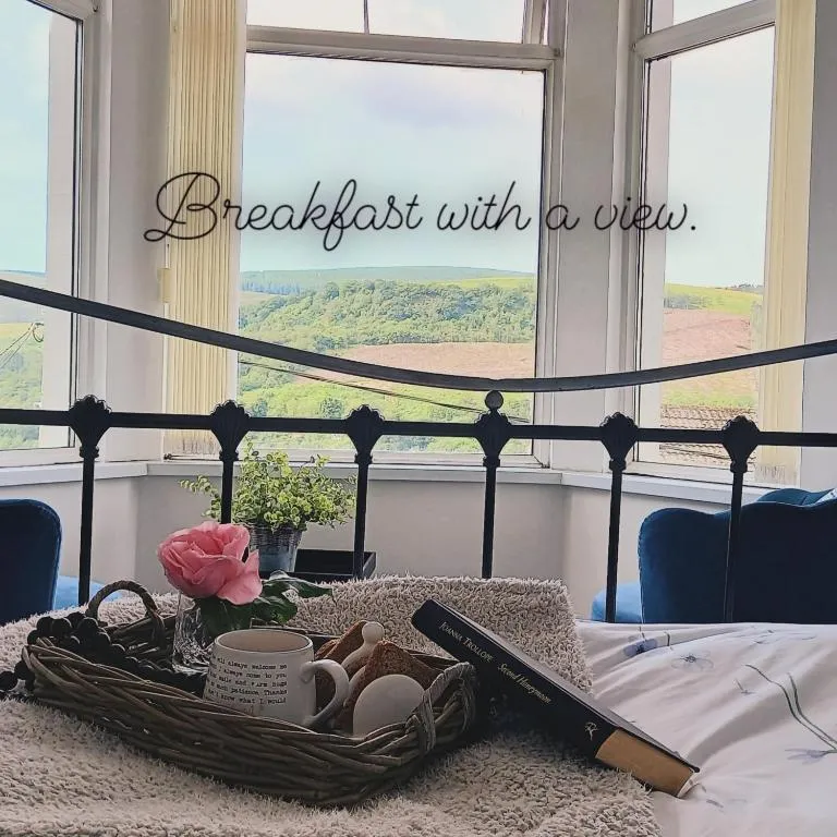 Mabon House near Zip World Tower and Bike Park Wales - B&B Rhondda