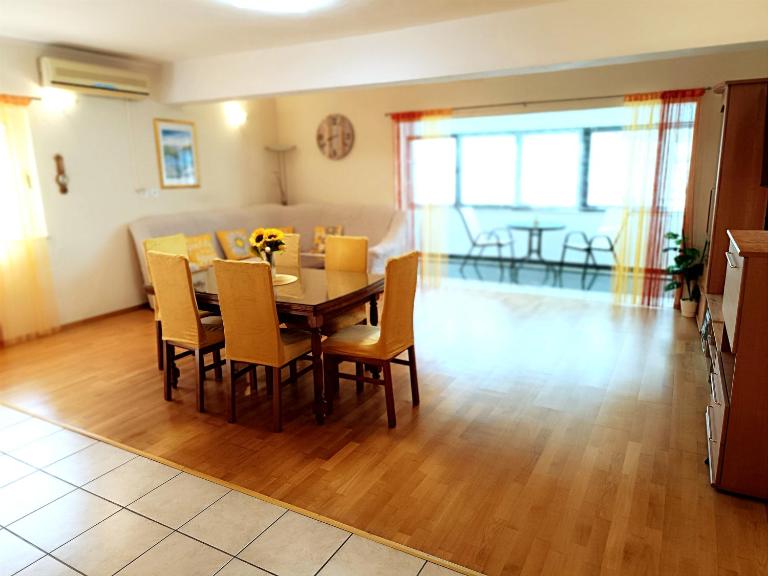 Apartment Bile - close to the beach, shops, airport - B&B Kutleše
