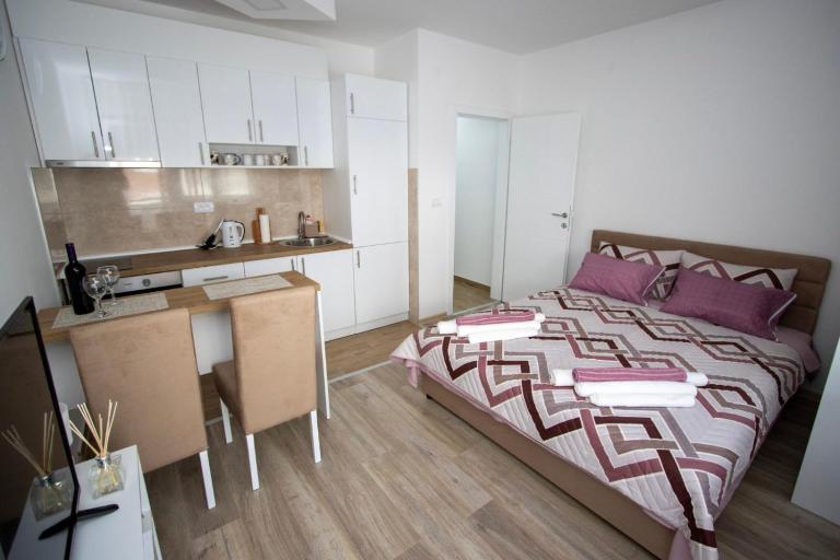 Ljilja Studio Apartman - Chambres d'hôtes Banja Koviljača