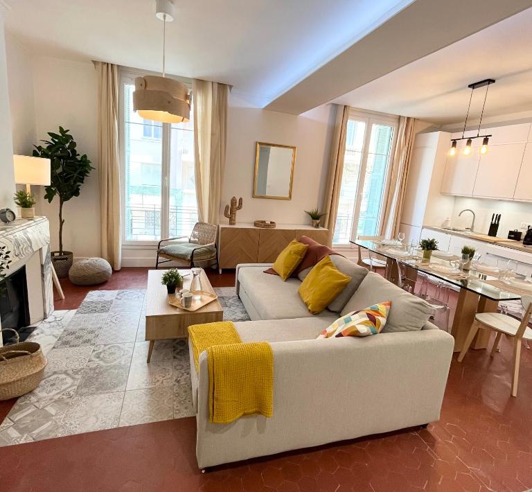 Magnifique T4 - Spacieux Haut Standing - AC - WIFI - Coeur de Nice - B&B Nizza