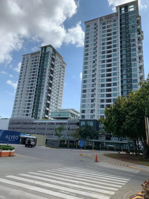 Feels Like Home Condos Abreeza Place Tower 2 - B&B Davao City