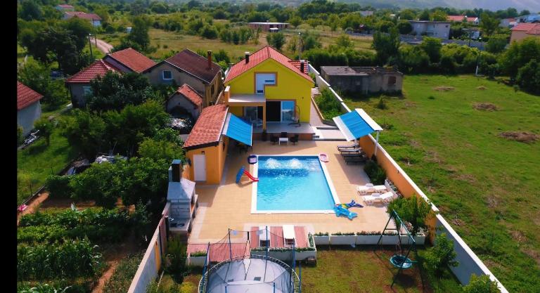 Holiday Home Revita Cocktail - B&B Mostar