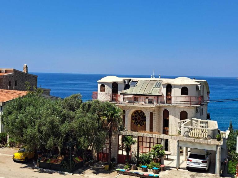 Tinina Basta - B&B Sutomore