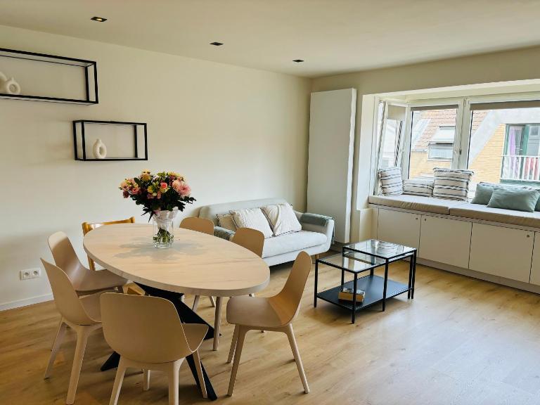 Hip en lichtrijk appartement vlakbij het strand - Bed and Breakfast Knokke-Heist