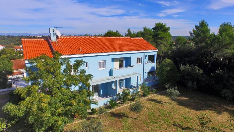 Sara Apartments - B&B Petrcane