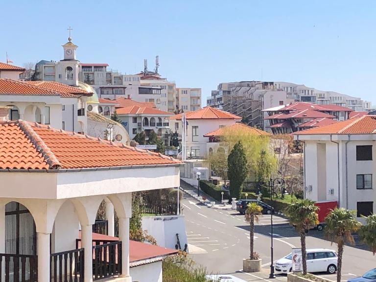 2 bedroom apartment Sveti Vlas with 2 balconies and sea views - B&B Saint Vlas