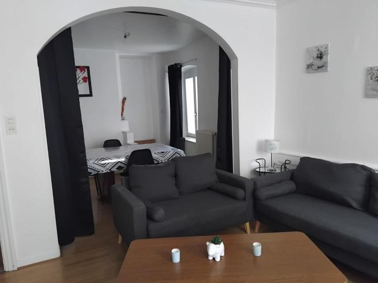 Appartement F3 centre de Mirecourt - B&B Mirecourt
