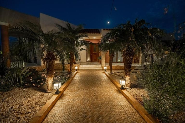 Kira's Lovely Villa Massari - B&B Haraki
