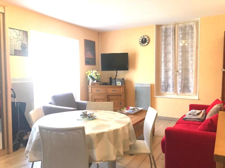 MAISON CHOLLET - Centre - Prox. Thermes - Terrasse - Bed and Breakfast Vichy