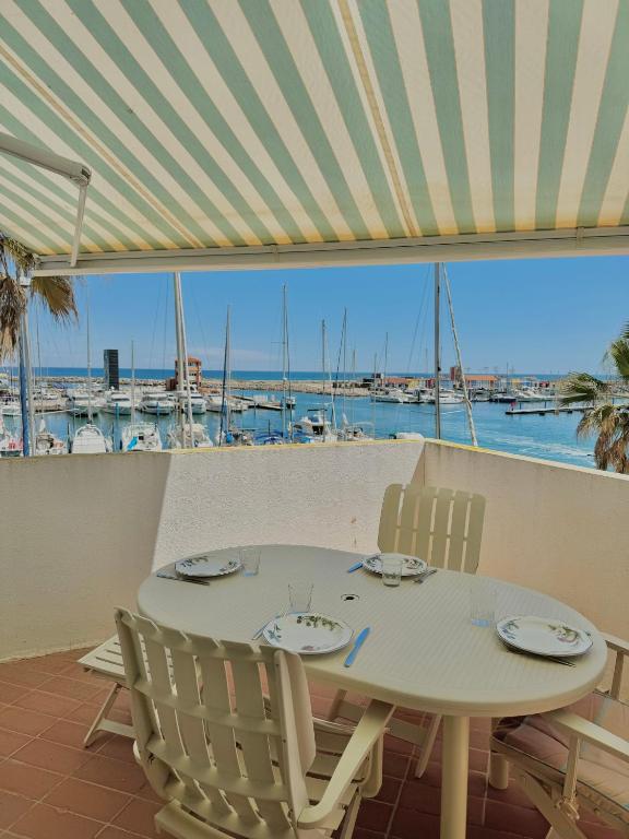 Superbe T2 avec vue sur le port et la mer avec parking privé 4RP221 - Ferienwohnung Le Barcarès