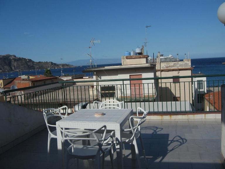 Nino's Apartments - Ferienwohnung Giardini Naxos