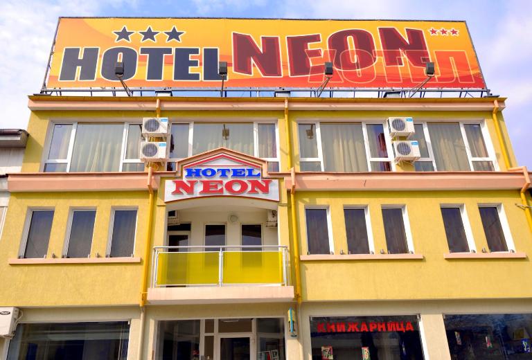 Neon Guest Rooms - Bed and Breakfast Shumen