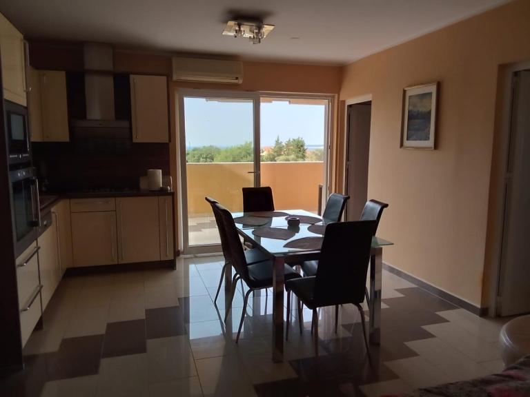 VIP, Zrce, Gajac, Above Main Square, Best Location - Chambres d'hôtes Gajac