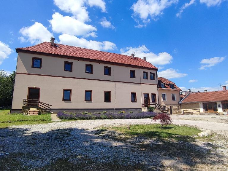 Zámeček Čeřov - B&B Jičín