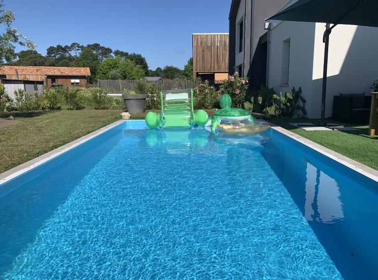 Maison au calme avec piscine chauffée à 10 mn des plages - B&B Seignosse