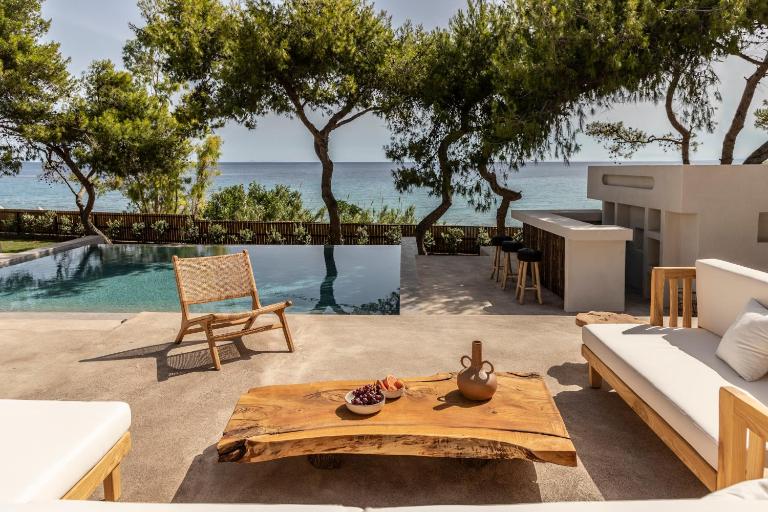 Bozonos Villa - Beachfront Simplicity with Heated Pool - B&B Ammoudi