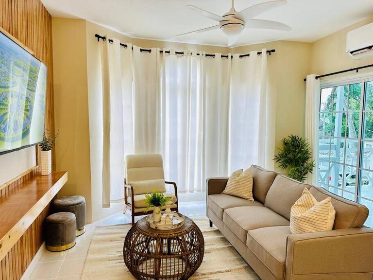 Falcon Sunset 2br- Airport Transport Available -Security-Gated - B&B Bahía Montego