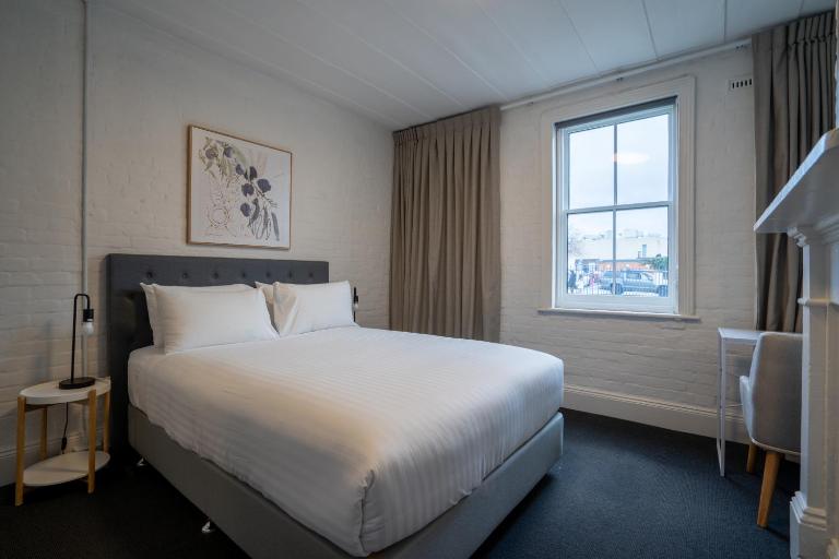 Urban Nook Serviced Apartments - Bed and Breakfast Launceston
