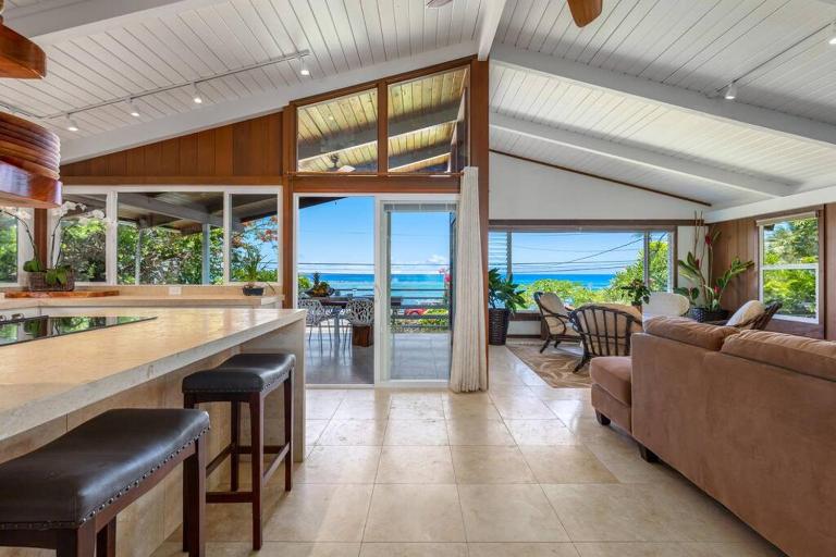 MOST POPULAR SNORKELING & SURFING BEACH ! Turtles! - B&B Kailua-Kona