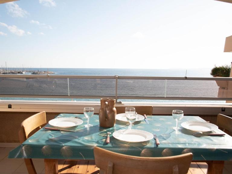 Studio + cabine, 4 pers. avec clim et parking, Le Lavandou - FR-1-803-49 - B&B Le Lavandou