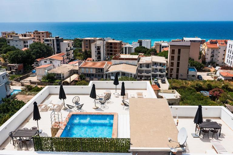 Apartmani BLUE MOON - Bed and Breakfast Dobra Voda