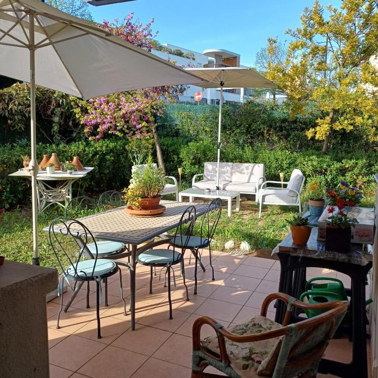 The Flower- Townhouse with air conditioning and garden! - B&B Montpellier