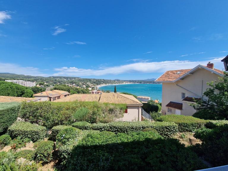 T2 vue mer, proche plage & parking privée - B&B Bandol