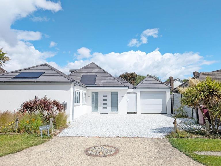 One Elms Way - Sleeps 8 - West Wittering - B&B West Wittering