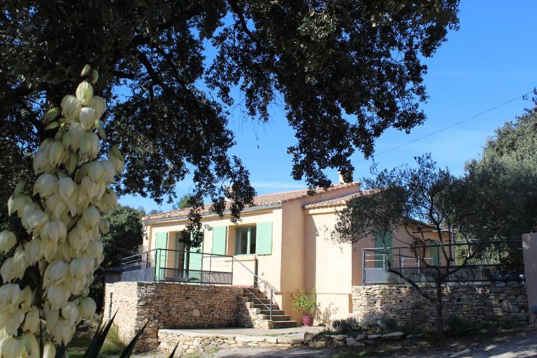 Villa Pierre Blanche le calme a 5mn du centre ville - B&B Nîmes